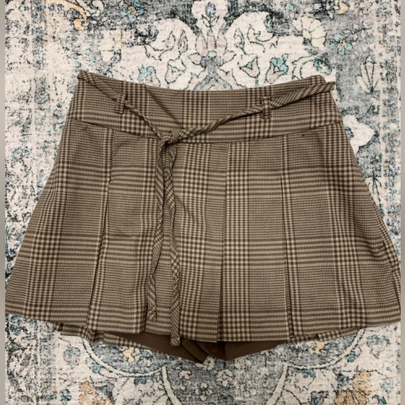 NWOT Hollister Mid-Rise Pleated Mini Skort in Light Brown Plaid XXS - Picture 2 of 5